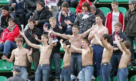 Фанаты Москвы кинули в Тарасова шарф Локомотива